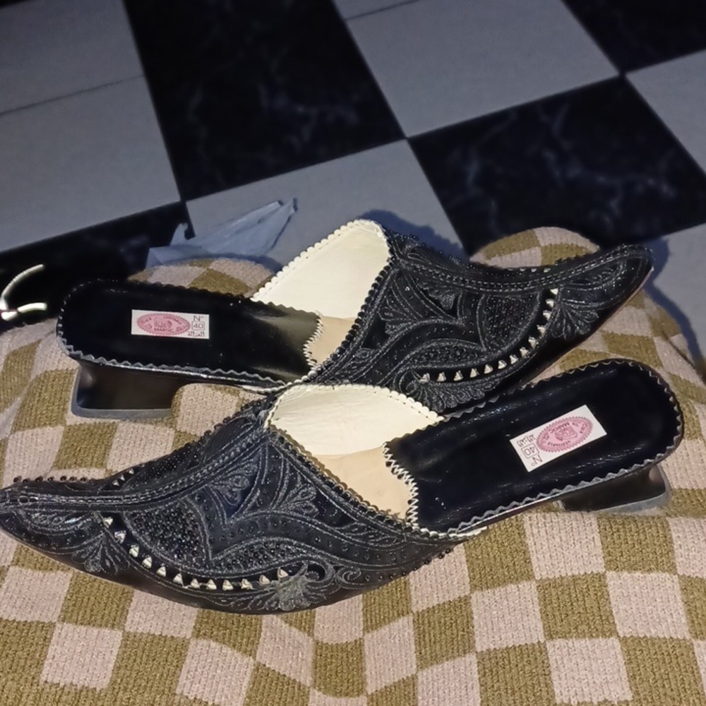 Marco Slides Black, Beaded, Embroided Sz 40 (Fit Like A Size 8)